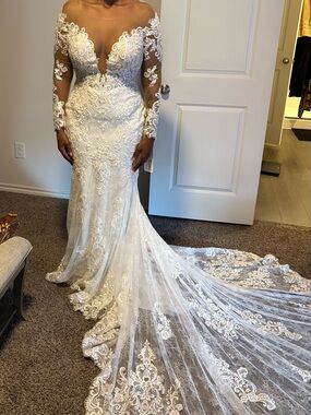 Elegant Ivory Lace Long-Sleeve Wedding Dress with Sheer Bodice